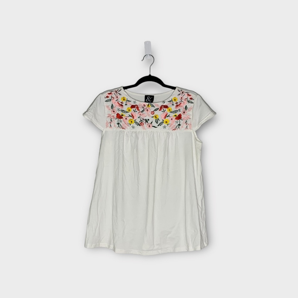 Boutique Floral Embroidered Top White Size‎ Large